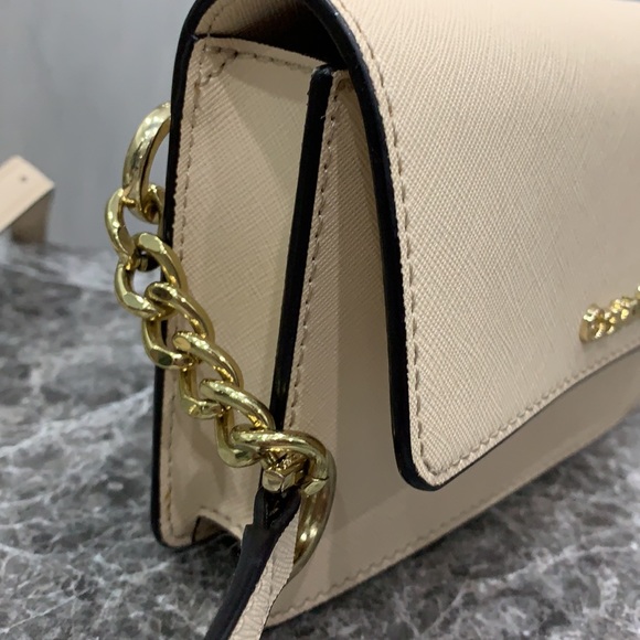 Calvin Klein being gorgeous mini clutch with adjustable strap. - Picture 4 of 4